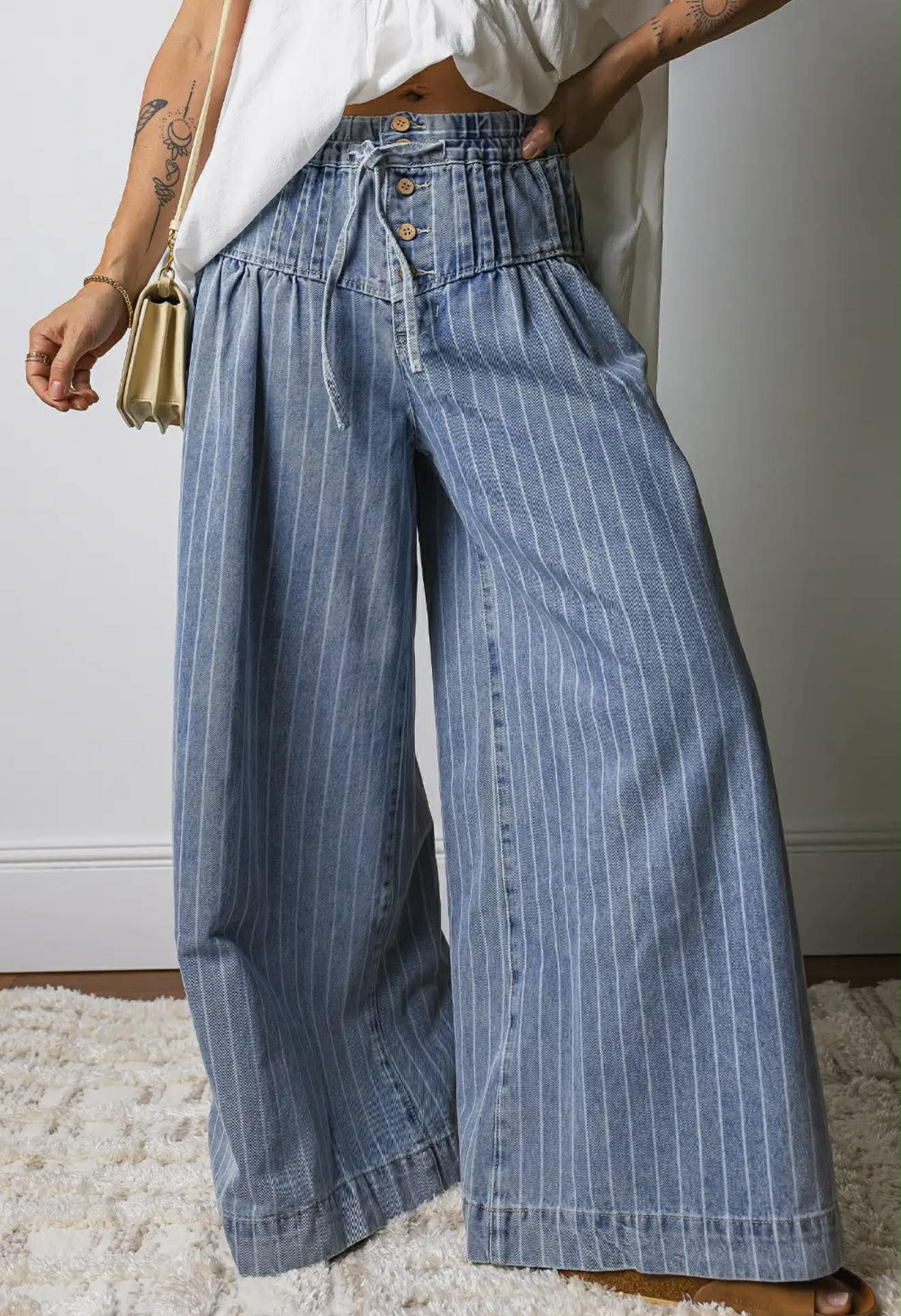 BUTTON PLEATED DRAWSTING WAIST WIDE LEG JEANS