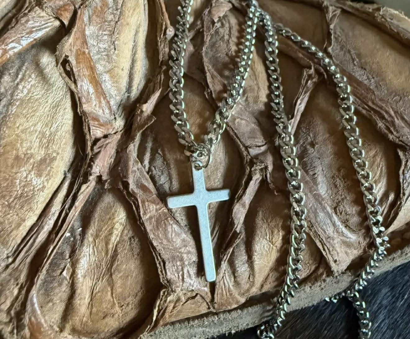CROSS NECKLACE FOR ANYBODY
