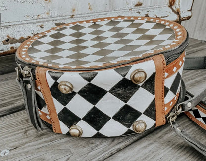 LEATHER CHECKERED CANTEEN PUSE