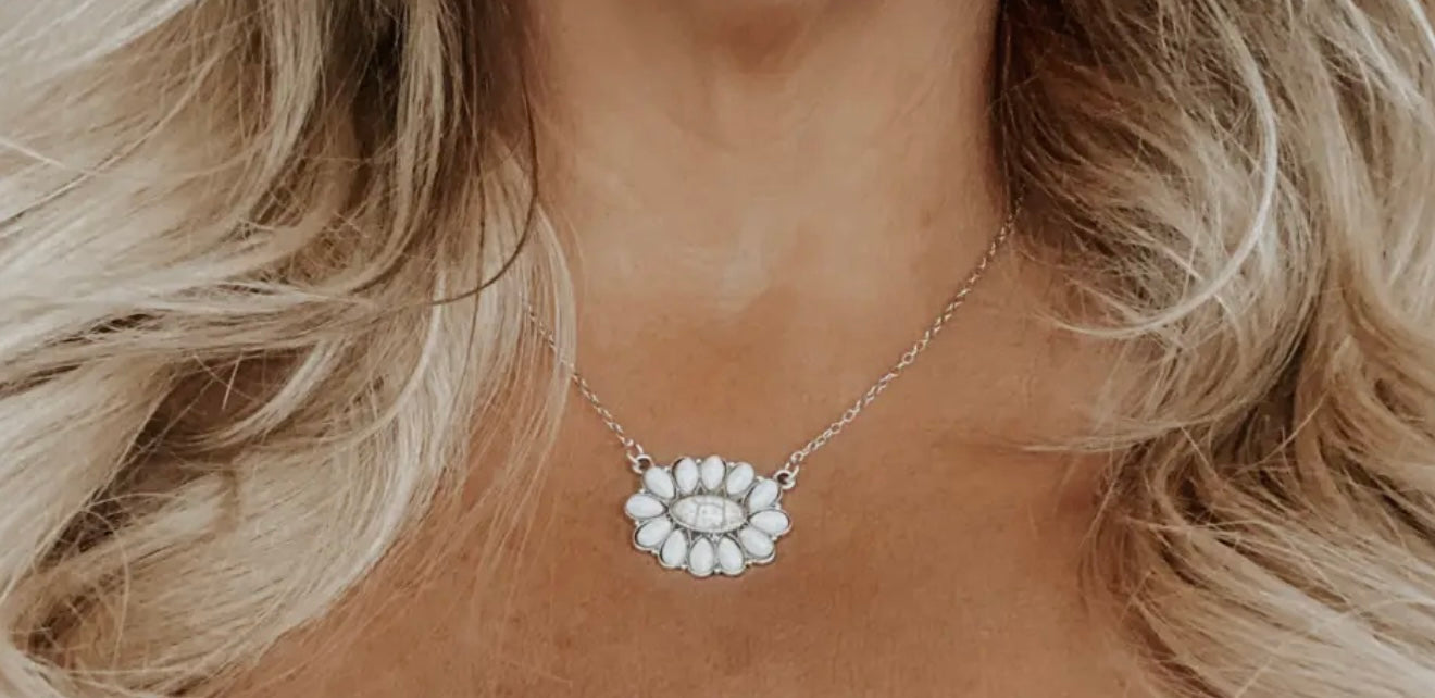 WHITE SQUASH NECKLACE
