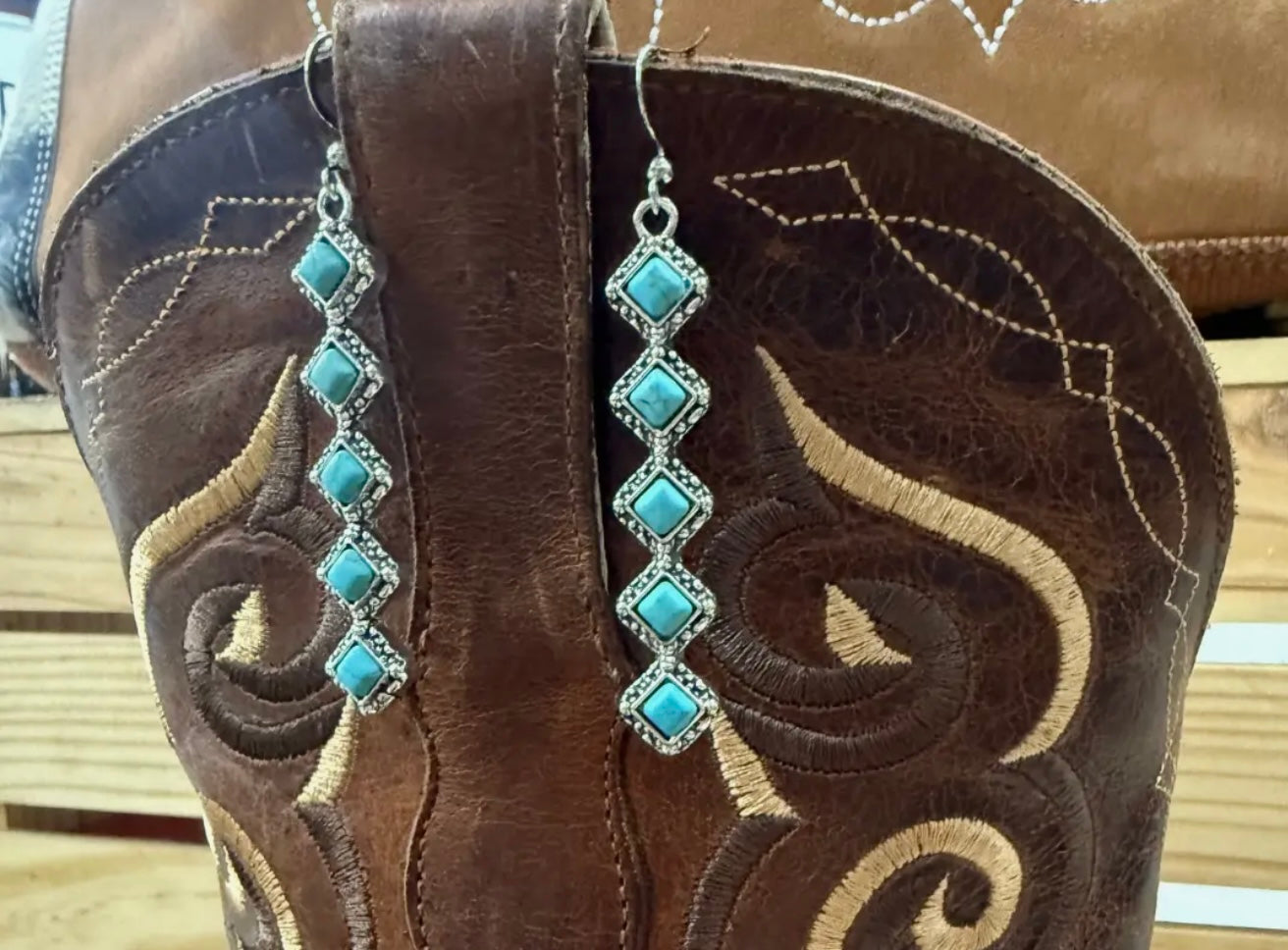 DOLLY DANGLES